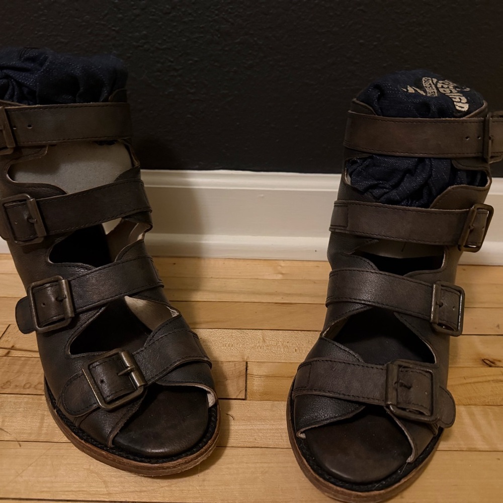 Freebird Quail Distressed Black Sandals